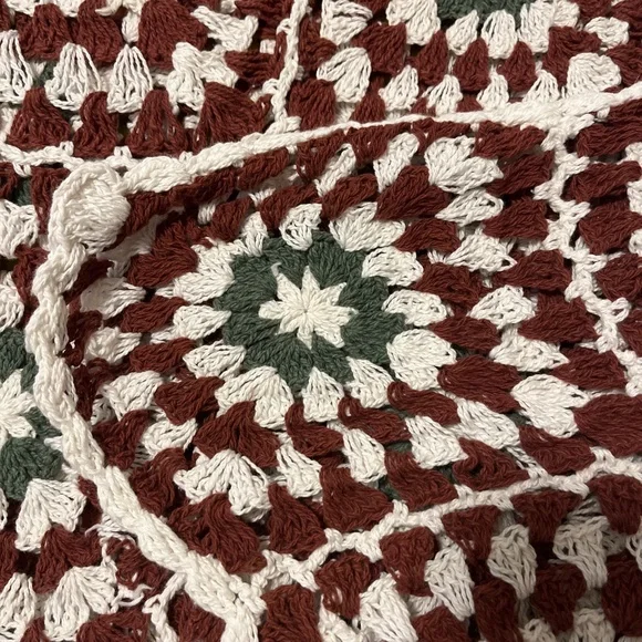 Shabby Chic Cotton Crocheted Flowers Throw/Blanket - Picture 5 of 5